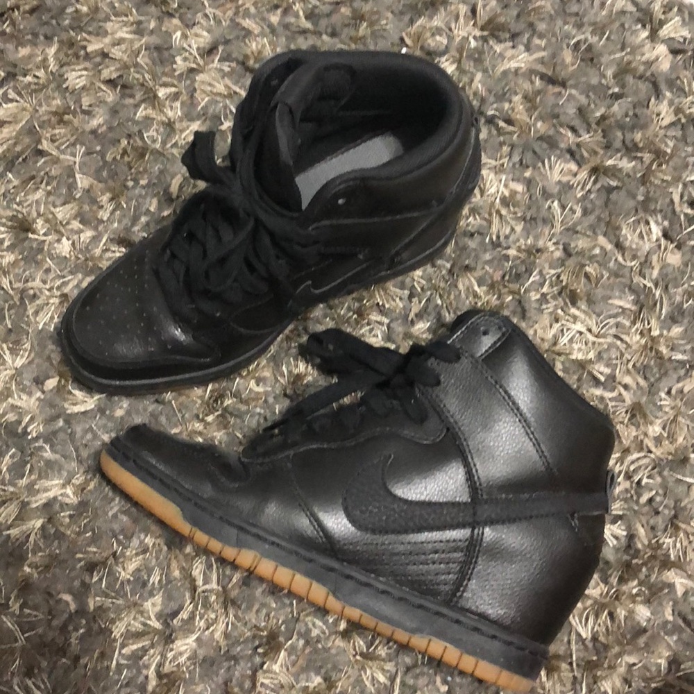 Nike wedge sneaker